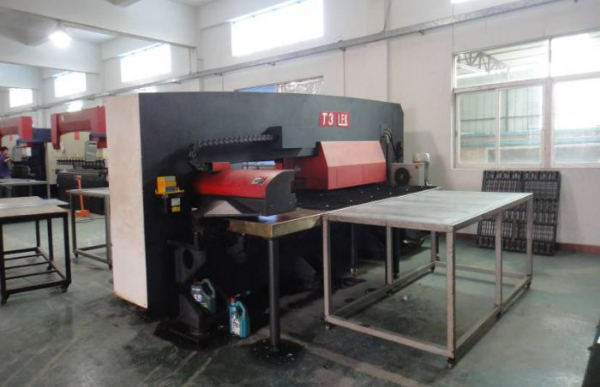 全自動32頭衝床